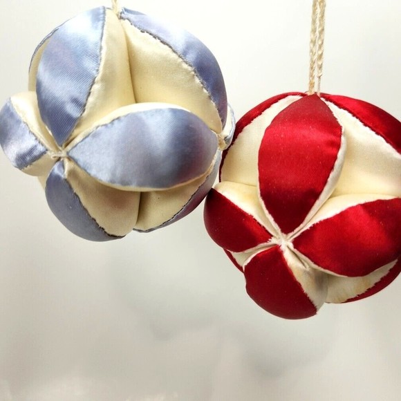 Vintage Quilted Silk Satin Fabric Christmas Ornaments Lot X 2 Hanging - Picture 2 of 5